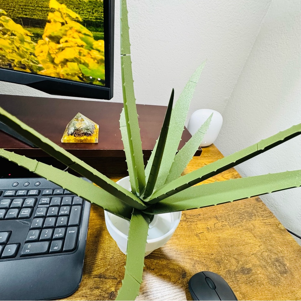 3D-Printed Aloe Vera Pen Set | Unique Desk Decor - Picture 4 of 7